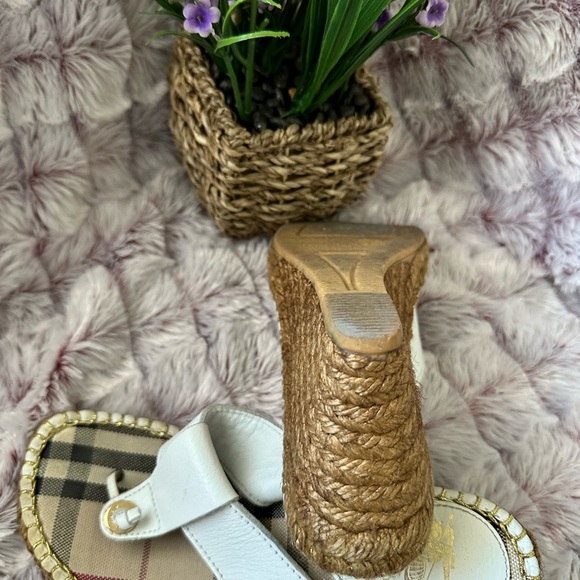 AUTHENTIC BURBERRY WEDGED - Picture 9 of 9